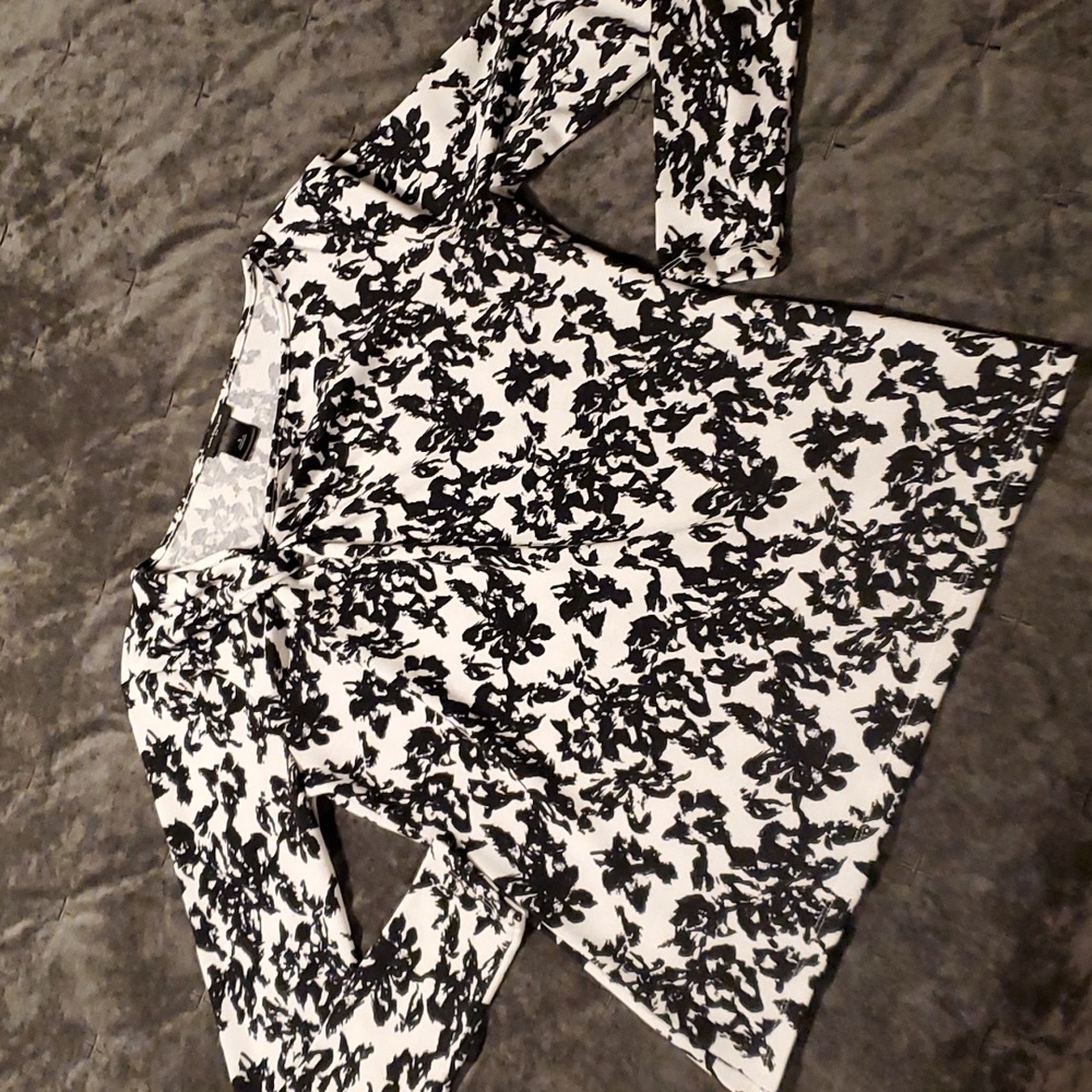 Ann Taylor Black and White Floral Long Sleeve Sweater